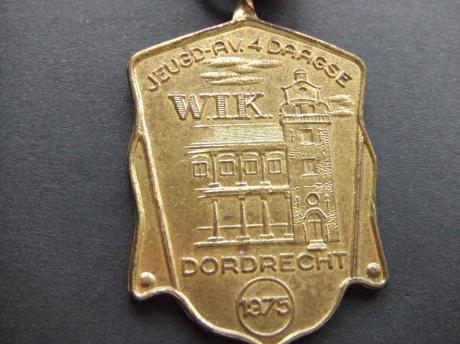 Wandelvereniging WIK Dordrecht Jeugd avondvierdaagse 1975 oude kerk